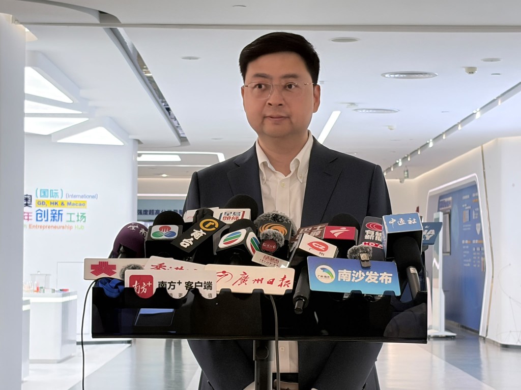 廣州市香港科大霍英東研究院院長高民強調現時內地企業所能提供的薪酬待遇,已遠超香港醫生的收入水平 廣州市香港科大霍英東研究院院長高民強調現時內地企業所能提供的薪酬待遇,已遠超香港醫生的收入水平