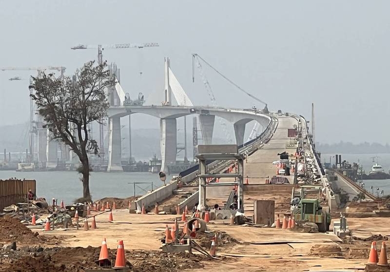 金门大桥工程多次延误。