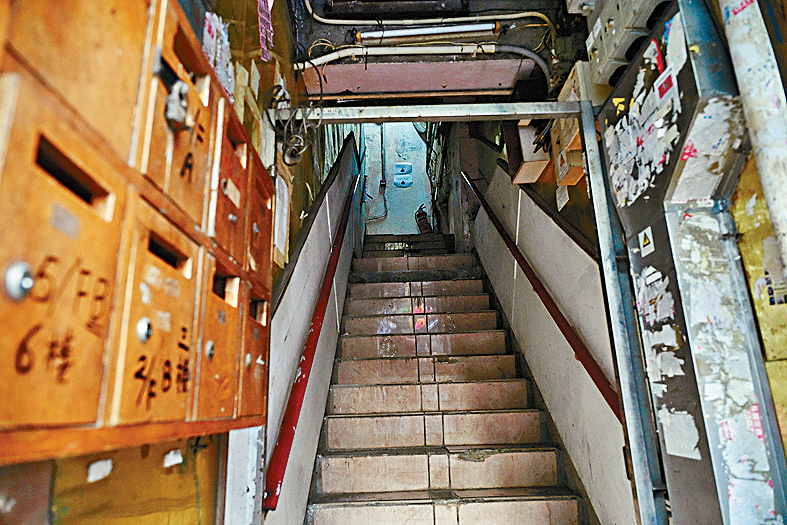 在香港買樓成本高,首置人士預算不足,或會考慮入市舊式單幢樓或唐樓。