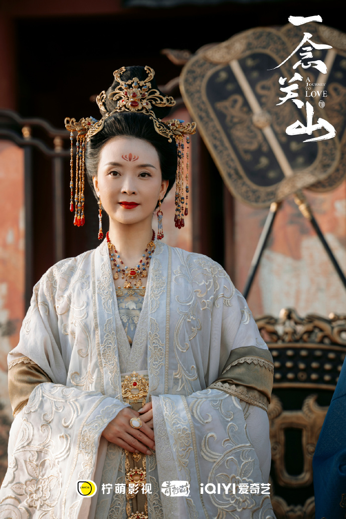 49岁的王艳饰演慈悲为怀的皇后。