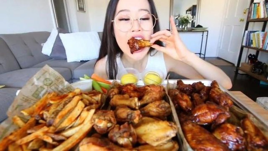 被众多官媒批评后，惟「吃播」消失、「喝播」诞生。资料图片