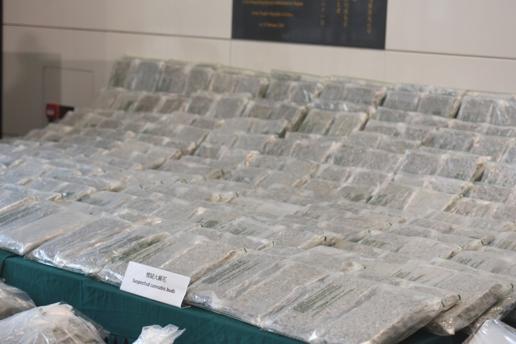 海关检获的怀疑大麻花，共重348公斤，总市值达6000万港元。