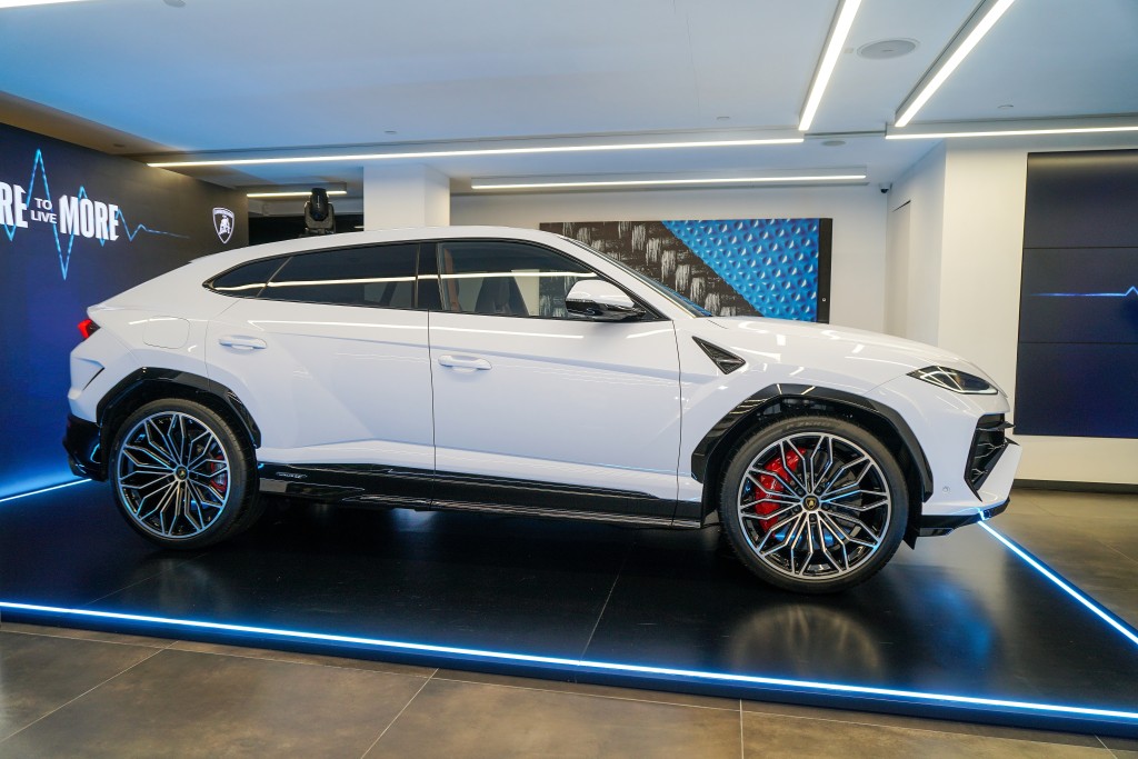 林宝坚尼Lamborghini Urus SE混能SSUV抵港：Urus SE的无与伦比驾控体验为超级SUV（SSUV）市场树立新标杆。