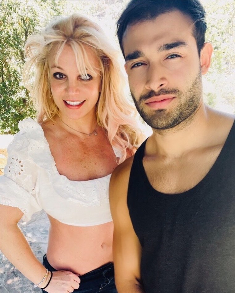 Sam早前被見到去珠寶店買戒指,傳出會向Britney求婚。