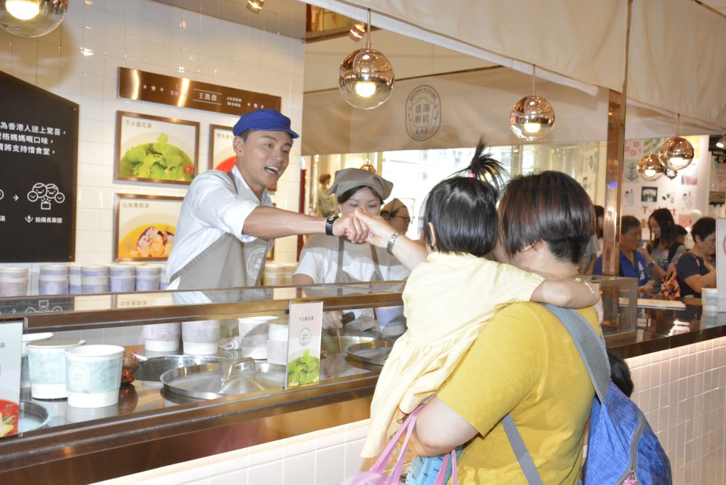 黃浩然為食檔擔任星級店長