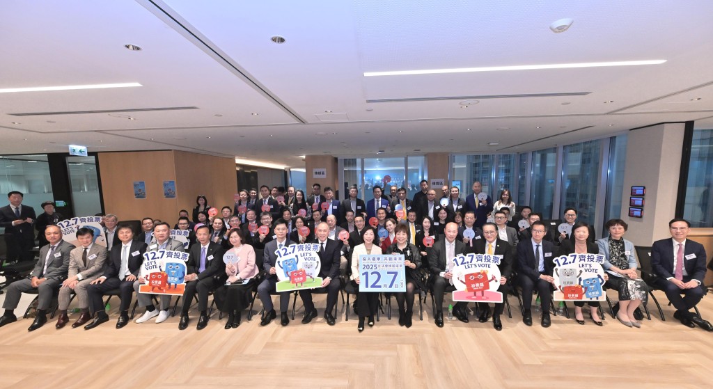 香港金融服務界十四個協會暨香港黃金交易所今天（26日）舉行金融服務界候選人答問大會。