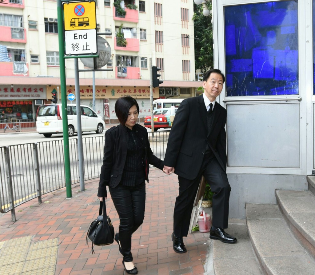 警務處副處長黃志雄到場致哀。 楊偉亨攝