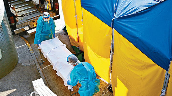 有新冠死者家屬指因殮房未能簽發「葬紙」,等候多時仍未能領取先人遺體。資料圖片