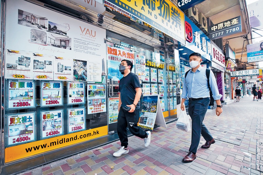 整體樓市交投顯著回落,各大代理行削分行或暫停擴充渡過嚴冬。