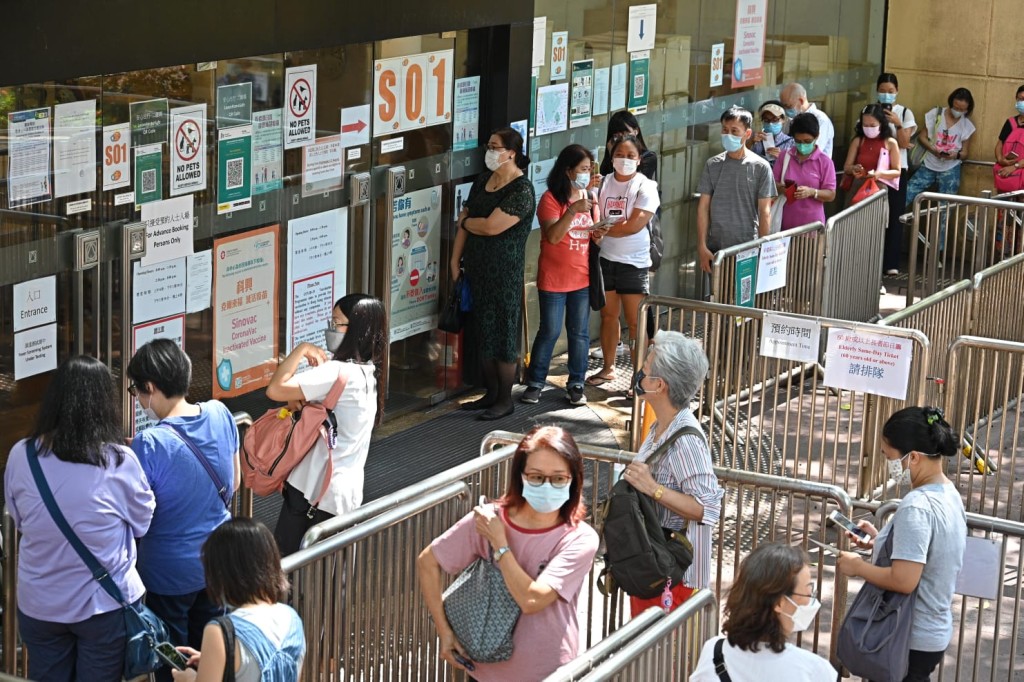 超過395萬人已經接種首劑疫苗。