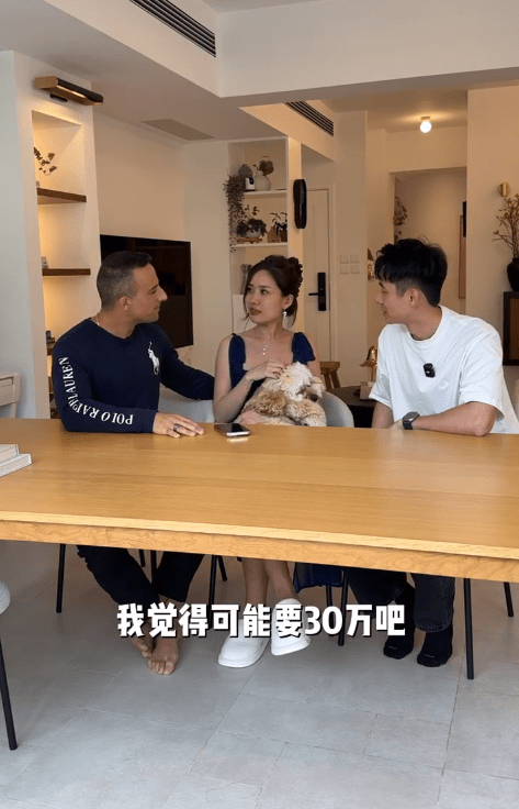 張茆與老公在家中曾接訪問。