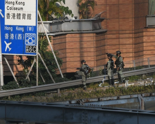 理工大學希望警方暫不進入校內。