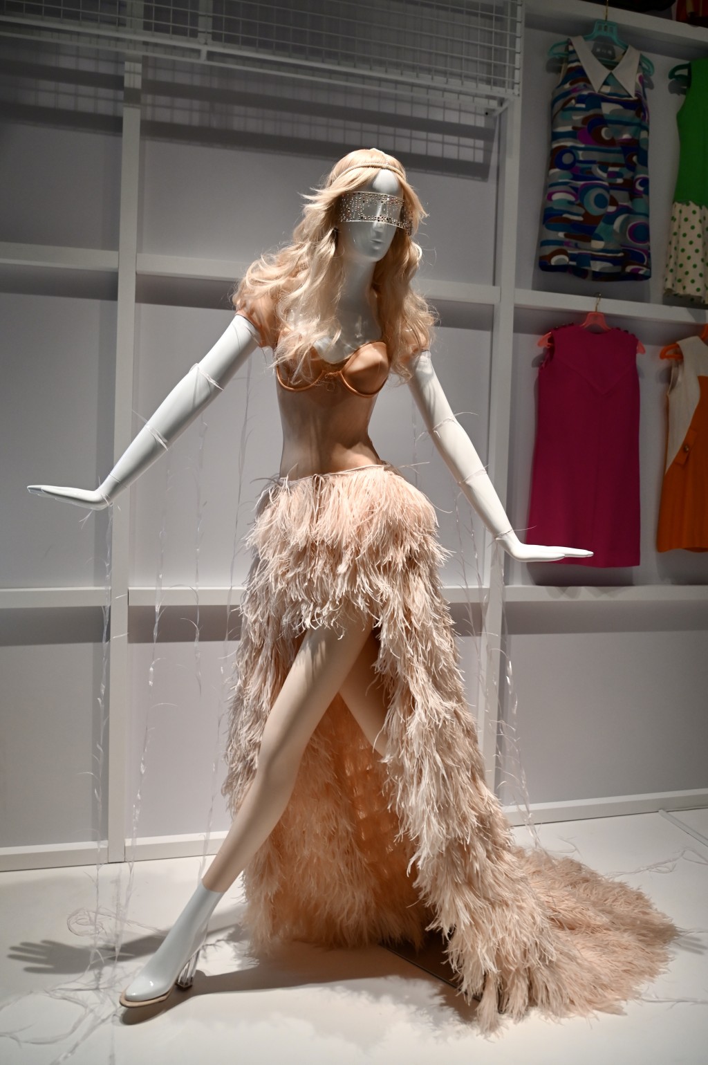 《無中生有——香港電影美術及服裝造型展》，莫文蔚於《東成西就2011》中的天神阿修羅戲服。