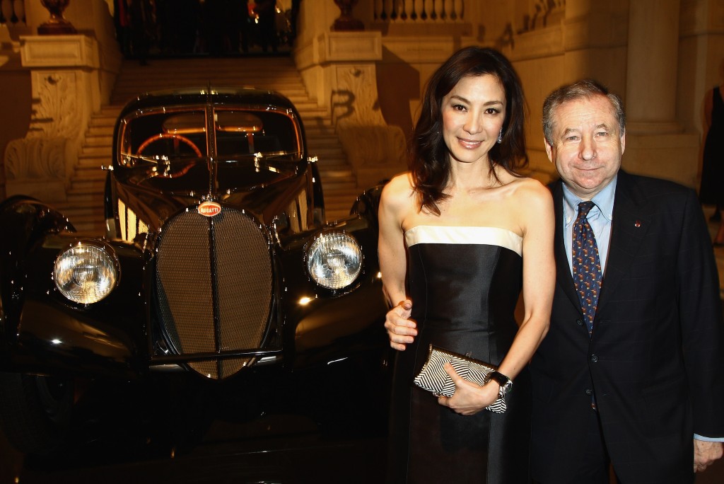 楊紫瓊與比她大16歲的法拉利前CEO富商老公Jean Todt拍拖多年，兩人一直非常恩愛。