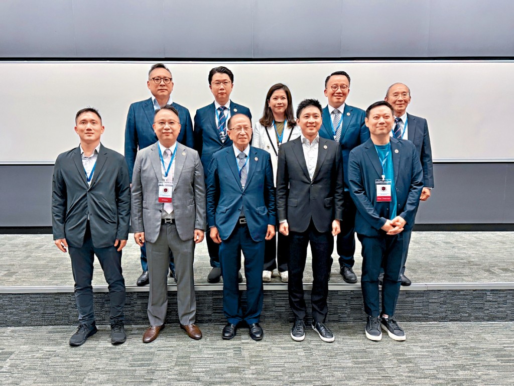 霍啟山(前右二)確認港隊10月將於啟德體育園主場館對陣孟加拉。