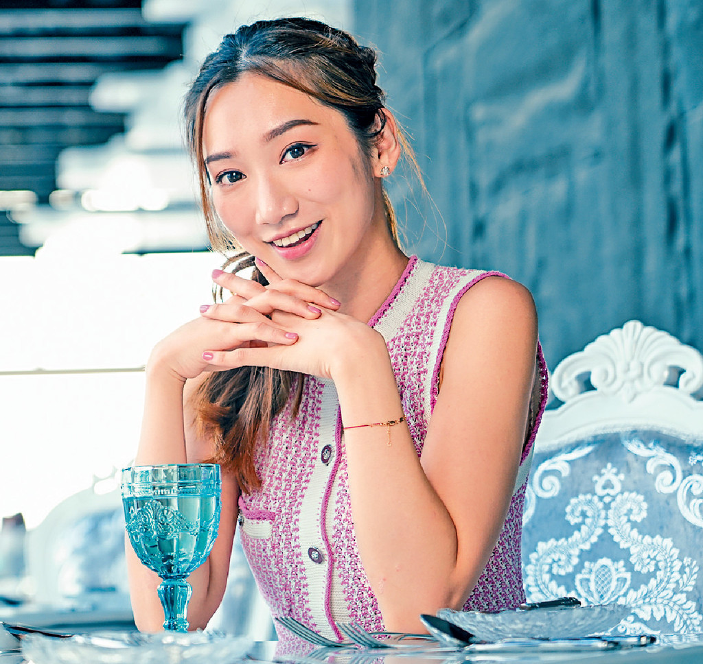 ■Cathy為了令自己盡快有進步，自行報讀戲劇班增值。 
