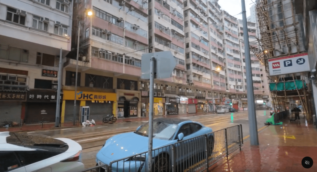 有網民表示:「落街俾大西北人睇下港島東。」(xavierwong0529@Threads) 有網民表示:「落街俾大西北人睇下港島東。」(xavierwong0529@Threads)