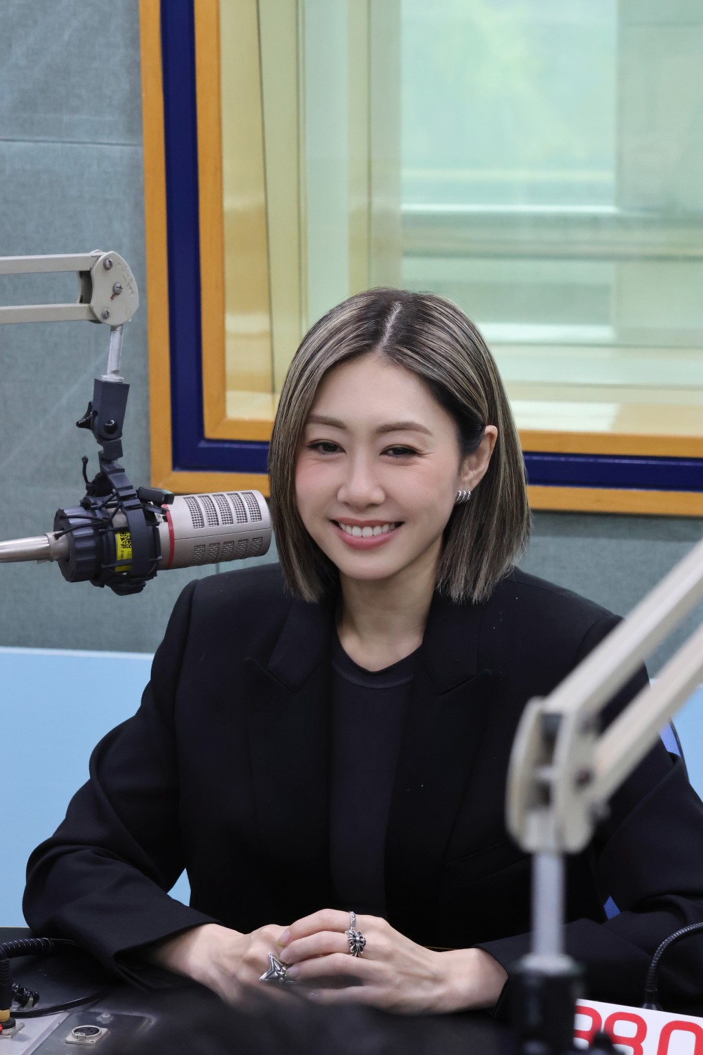 加入娛樂圈時都希望能成為歌手,後來兜了入演員之路。 加入娛樂圈時都希望能成為歌手,後來兜了入演員之路。