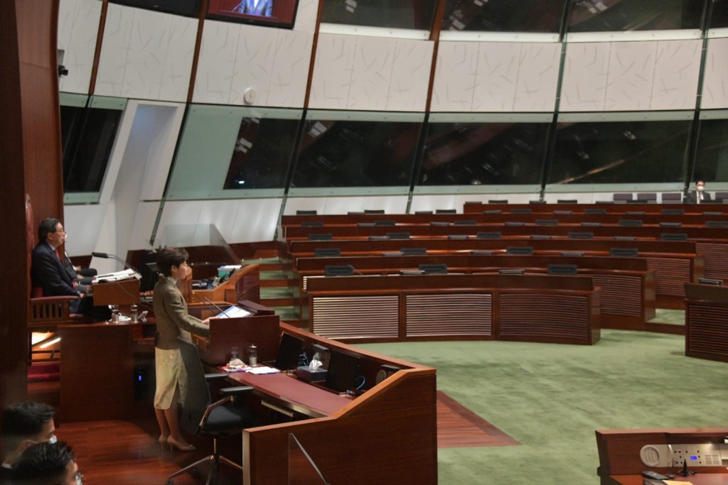 民主派議員座位無人坐。