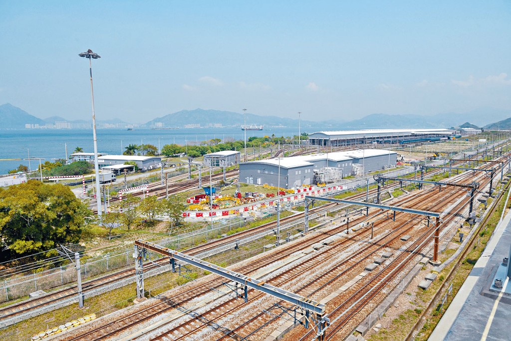 港鐵小蠔灣車廠發展項目第一期昨共接獲3份標書,標數創近9年新低紀錄。