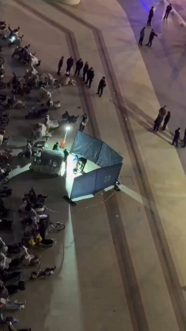 传山西有男子被割下体陈尸街头。