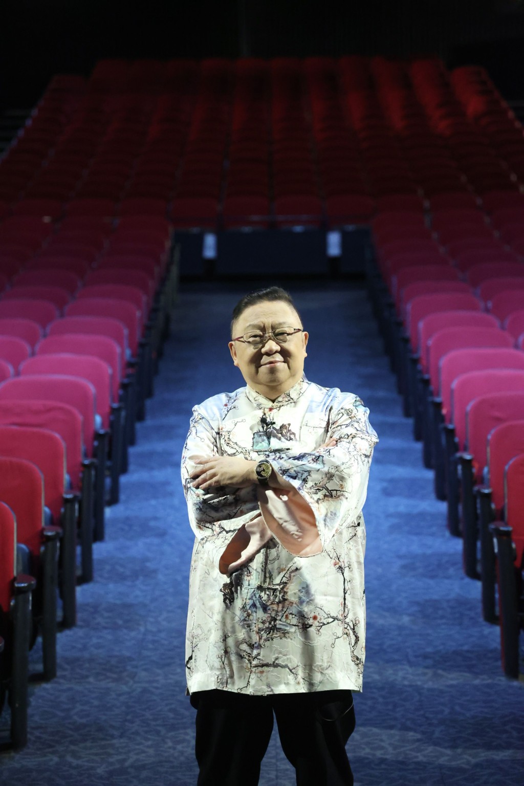 李居明剛同新光戲院續約3年，好戲會陸續有來。