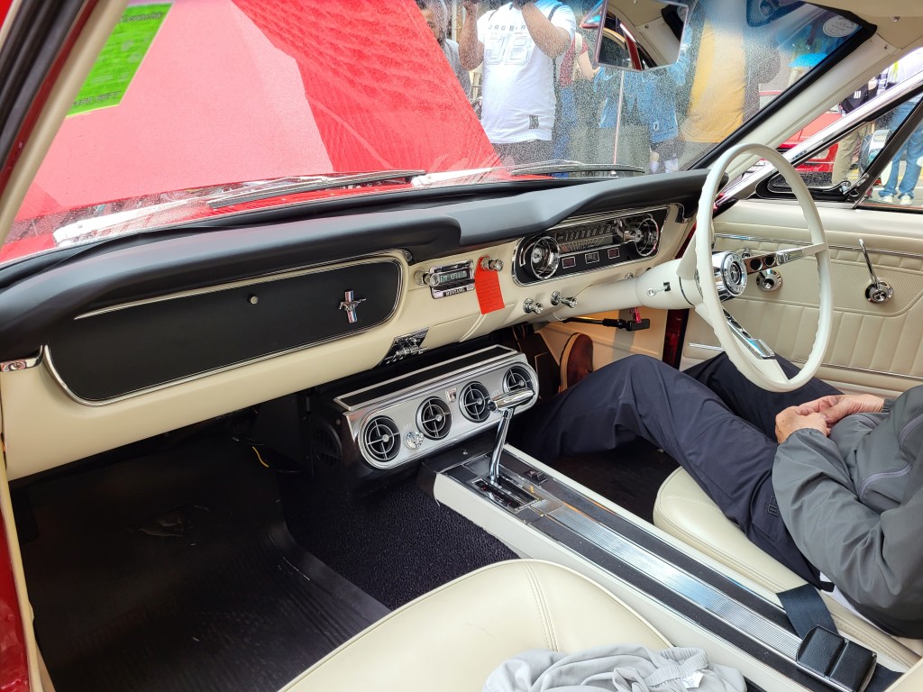 2024年中环遮打道老爷车展Best Coupe及Best Interior：1965年Ford Mustang