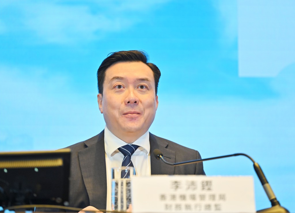 香港機場管理局財務執行總監李沛鏗表，隨着香港面對更具威脅的暴雨及颱風，這個獎項肯定機管局在機場應對極端天氣的努力。資料圖片