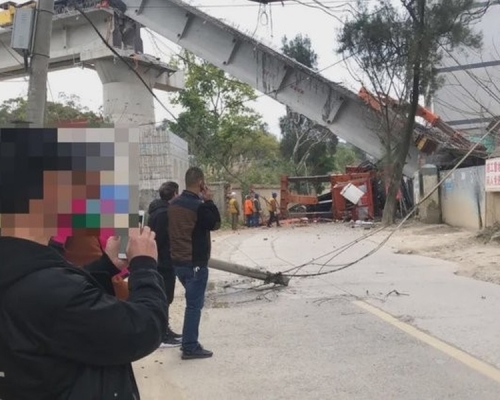 福州一在建橋樑發生梁體倒塌，致2死4傷。(網圖)