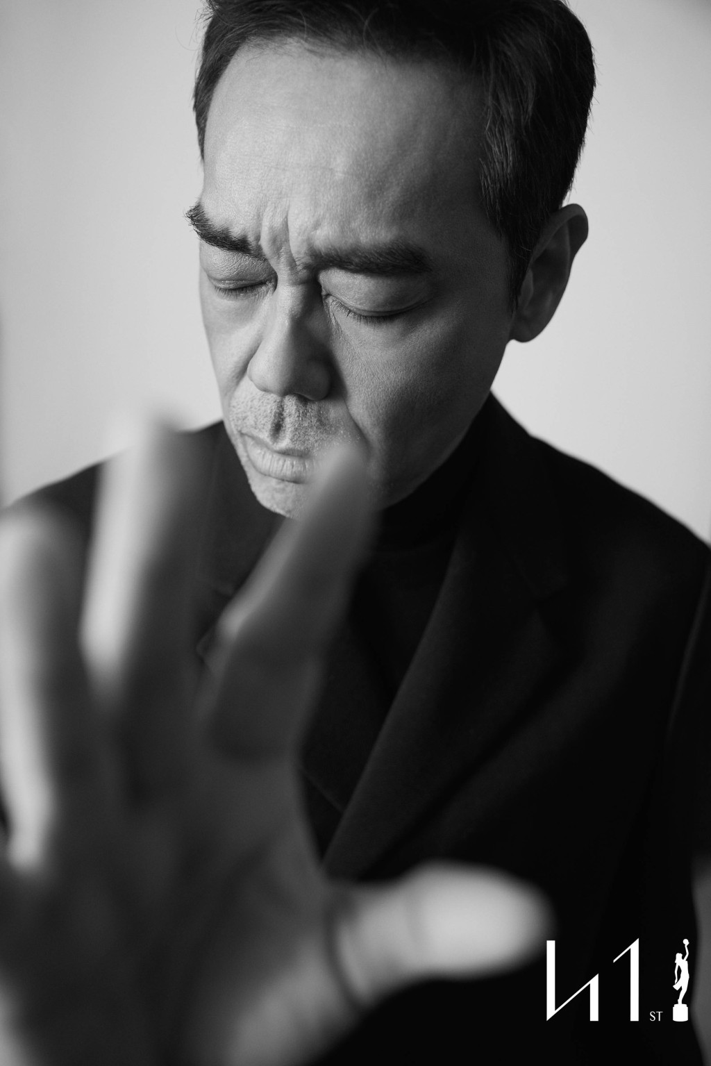 刘青云早前已凭《神探大战》中的演出获封「香港电影导演会年度大奖—最佳男主角」，为其第三度夺取金像奬影帝殊荣打下强心针。