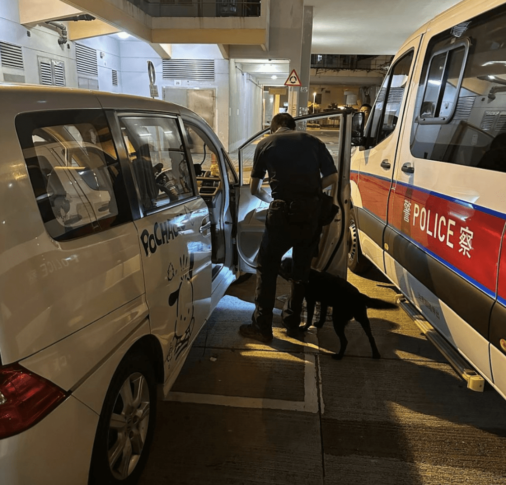 牛頭角德朗邨可疑私家車遇查,警檢27粒依托咪酯煙彈。警方圖片 牛頭角德朗邨可疑私家車遇查,警檢27粒依托咪酯煙彈。警方圖片