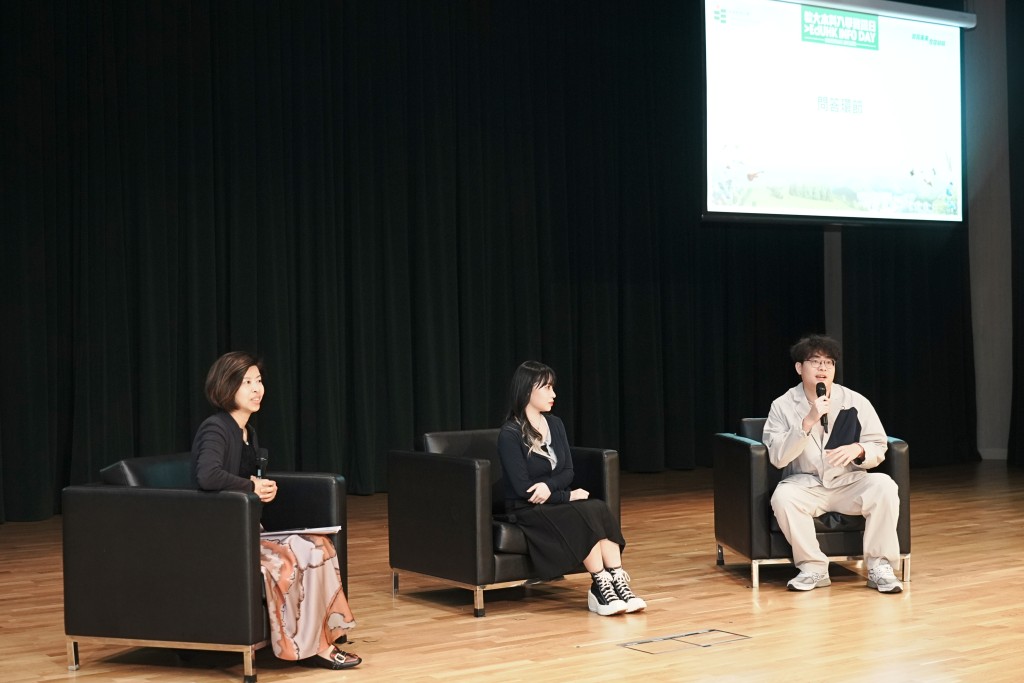 教大高級助理教務長(入學及策劃)梁慧兒(左)與教大學生雷曉君(中)及賴志賢(右)於聯招入學講座中分享2026/27學年的最新入學資訊。教大提供 教大高級助理教務長(入學及策劃)梁慧兒(左)與教大學生雷曉君(中)及賴志賢(右)於聯招入學講座中分享2026/27學年的最新入學資訊。教大提供
