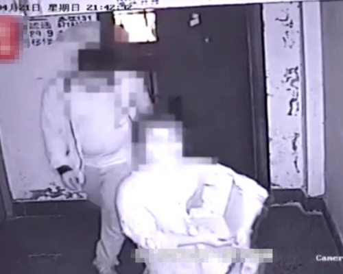 余男被警方逮捕後辯稱,自己當時雙手因為拿著東西,又加上走太快,所以才不小心「撞到」吳女的臉。 網上圖片