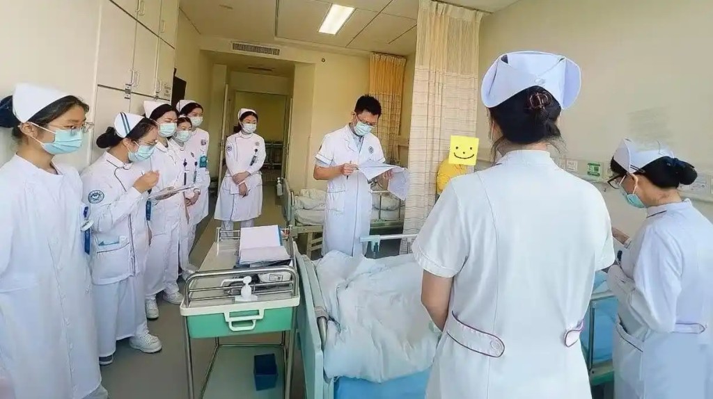 深圳61岁男子成功植入18cm阴茎假体。 深圳商报