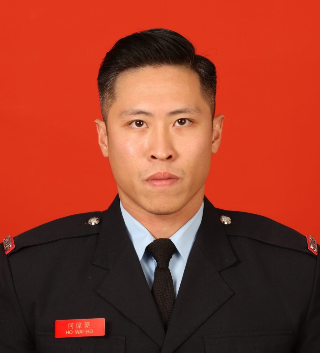 去年11月在大埔宏福苑五級火殉職的消防員何偉豪,獲政府追授金英勇勳章。 去年11月在大埔宏福苑五級火殉職的消防員何偉豪,獲政府追授金英勇勳章。