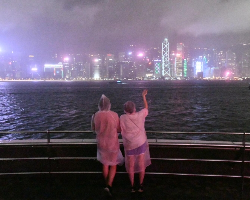 尖沙嘴晚上風雨持續