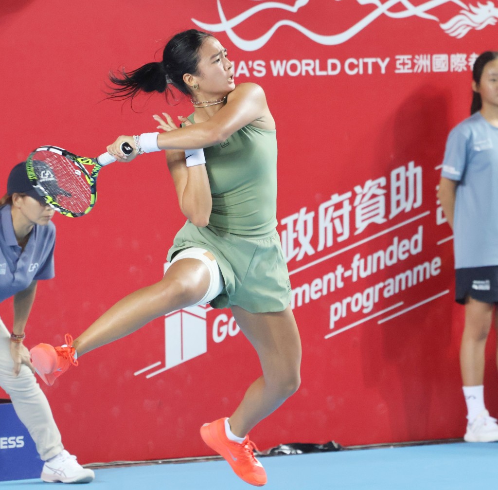 伊娜比賽十分搏命。徐嘉華攝 伊娜比賽十分搏命。徐嘉華攝