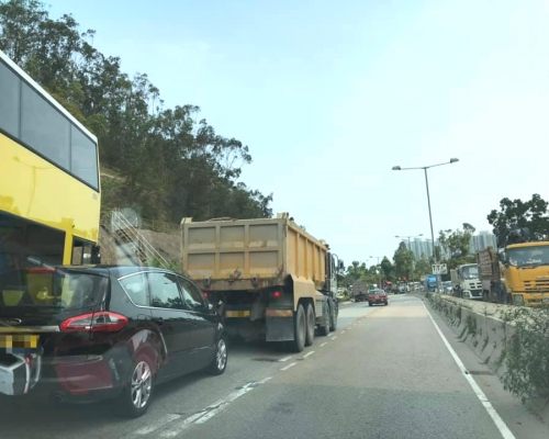環保大道往工業村3車相撞。網民Chester Chin‎圖片