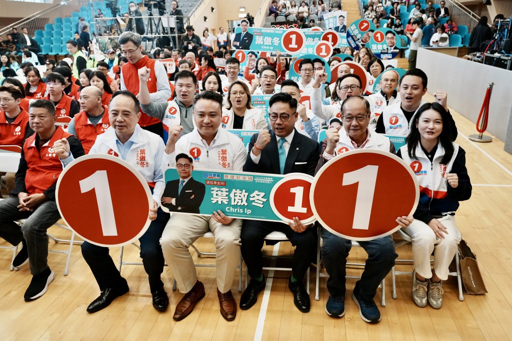 1號葉傲冬與助選團隊。