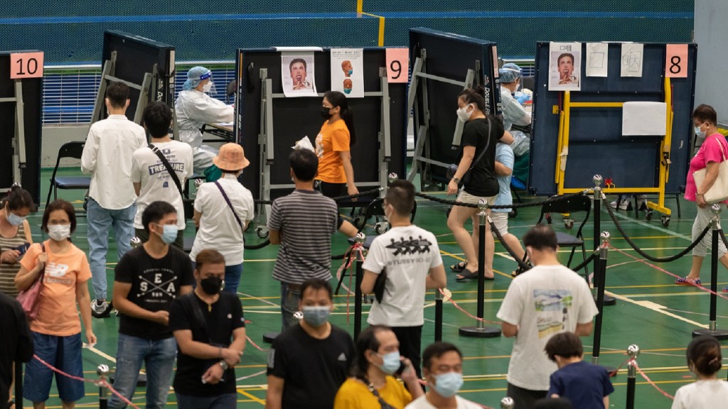 澳門市民排隊進行核酸檢測。澳門新聞局圖片