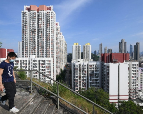 外電報道中央要求香港地產發展商解決高房價的問題。