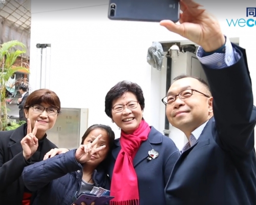 林鄭月娥今日到訪灣仔與市民交流。林鄭fb影片截圖