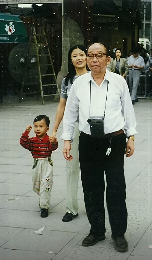 王磊是王家六代單傳，備受家族長輩寵愛。抖音