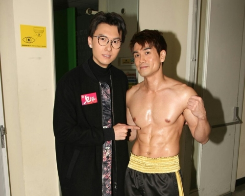 王浩信對比伍允龍,自嘲只是奀仔。