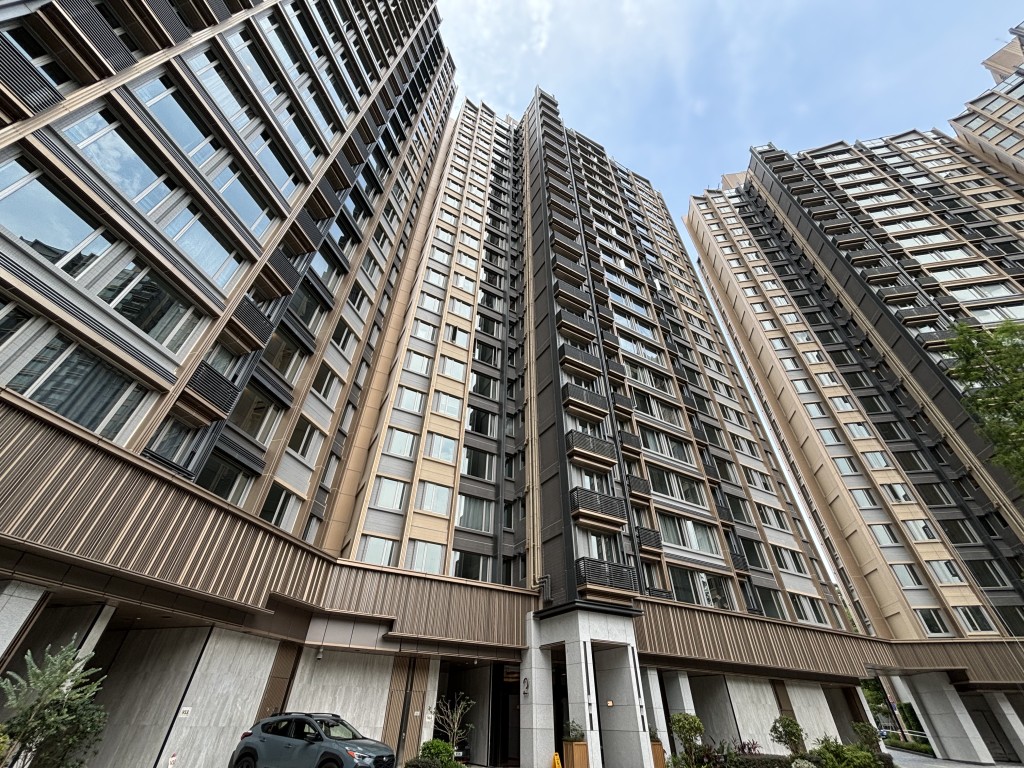 屯門飛揚1期2座低層F室,實用面積約264方呎,以315萬元連租約沽。 屯門飛揚1期2座低層F室,實用面積約264方呎,以315萬元連租約沽。