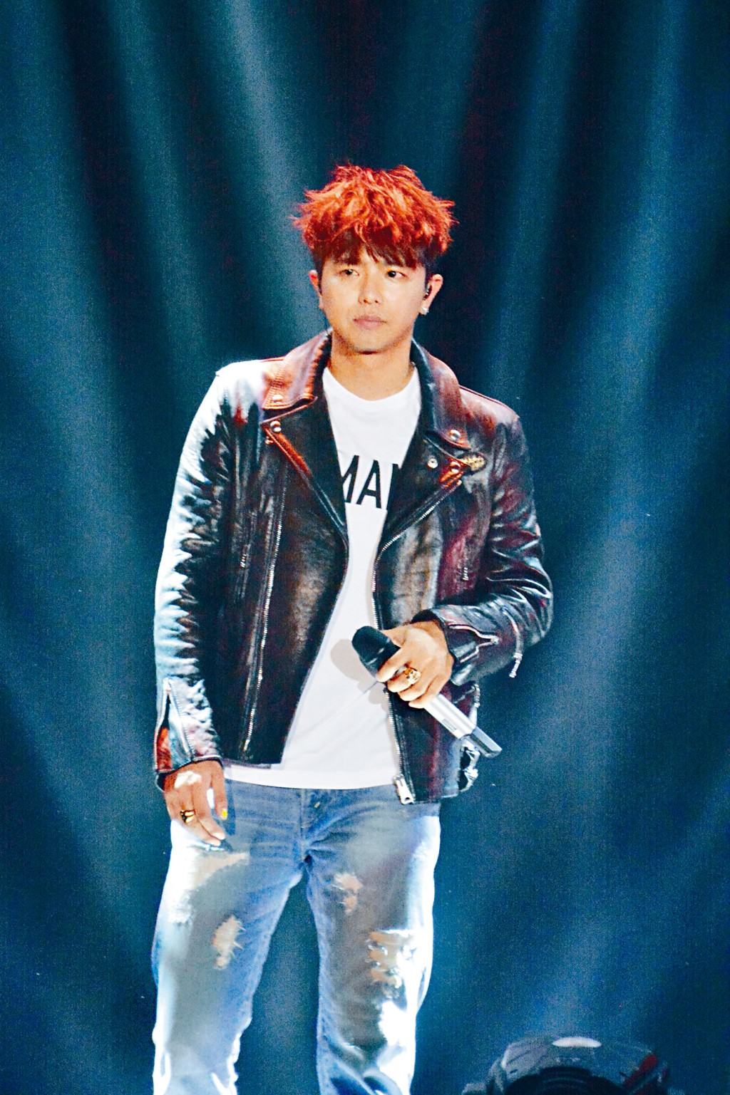 黄鸿升是全能艺人，歌影视都有他的足迹。