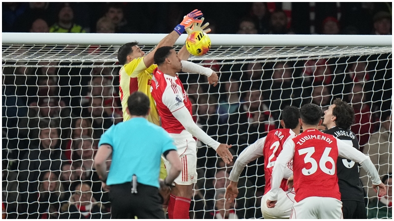 阿仙奴上場聯賽贏維拉4:1。AP