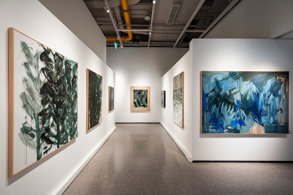 「Bruno Moinard 意象境界」 — 「藝文薈澳:澳門國際藝術雙年展2025 」特展展出多元藝術家Moinard 30年的事業足跡及多幅油畫作品。 「Bruno Moinard 意象境界」 — 「藝文薈澳:澳門國際藝術雙年展2025 」特展展出多元藝術家Moinard 30年的事業足跡及多幅油畫作品。
