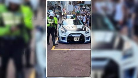 被拖走的包括跑車。