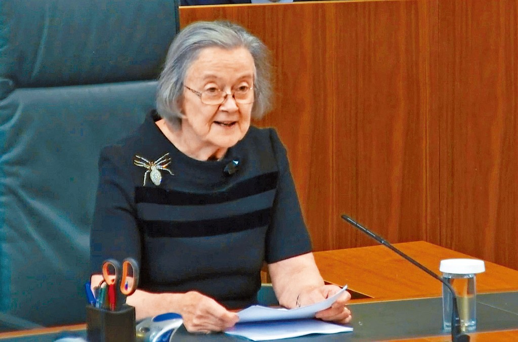政府指何熙怡當年稱因私人原因不續任,與現時說法有差異。資料圖片 政府指何熙怡當年稱因私人原因不續任,與現時說法有差異。資料圖片